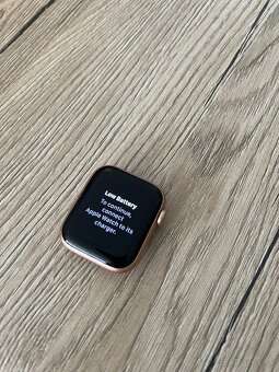 predám Apple Watch SE 40mm + príslušenstvo - 2