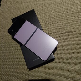 Samsung Galaxy Z Flip4 128GB - 2