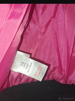 Dievčenská bunda . - 2