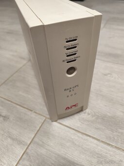 Záložný zdroj APC Back UPS CS 800 - 2