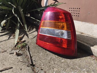 Predám zadné svetlá Opel Astra g hatchback - 2