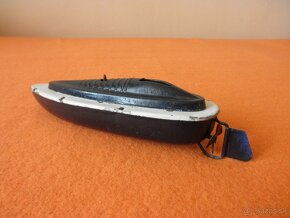 stará československá hračka - plechový čln Zbrojovka - 2