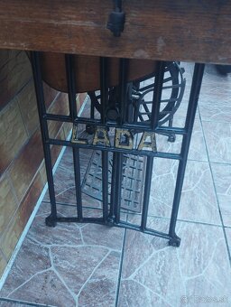 Šijací stroj Lada - 2