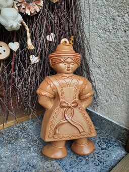 Keramická dekoračná forma Gazdinka - 2