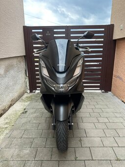 PREDÁM HONDA PCX 125 r.v.2023 iba 1 536 km - 2