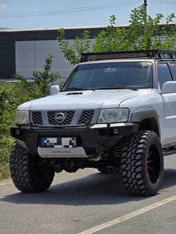 Predný pevnostný nárazník Nissan Patrol Y61 - 2