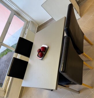 Jedálenský set – stôl + 4 stoličky - 2