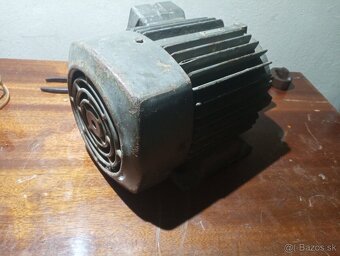 Predám trojfázový elektromotor MEZ 2,2 kW 2860 ot./min. - 2