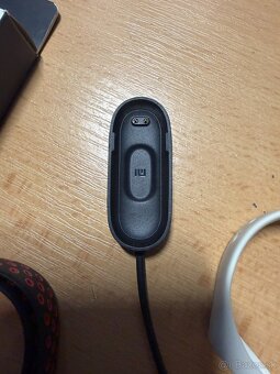 ⌚️ Predám Xiaomi Mi Smart Band 4 + príslušenstvo - 2