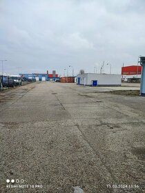 Samostatný dvor (spevnená plochy) s administratívnou budovou - 2