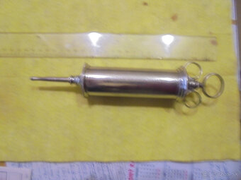 Predám  historickú   lekársku striekačku - 2