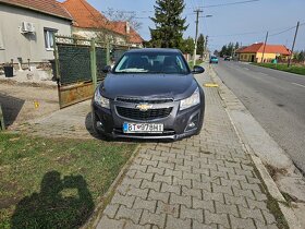 Predám alebo rozpredám Chevrolet cruze 1,8 bez motora. - 2