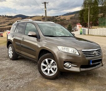 Rav4 Toyota benzín,automat,4x4,Isofix - 2