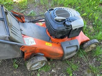 Kosačka s pohonom Husqvarna. - 2