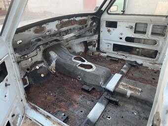 Lada Niva 1,7 s SPZ jednobodove vstrekovanie - 2