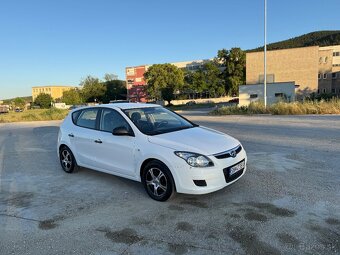 Hyundai i30 1.4 Benzín 92000km Nová STK Ek - 2