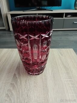 Krištáľová váza rubínovo červenej farby - 2