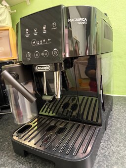 Predam automatický kavovar De"Longhi Magnifica Start. - 2