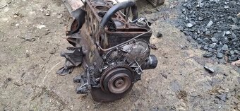 predam polomotor lada niva 1.7i - 2