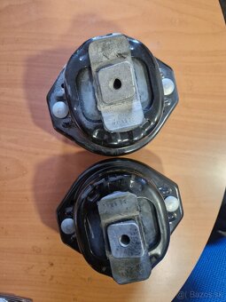 Bmw E66 750i silentbloky motora - 2