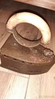 Starožitná žehlička - 2