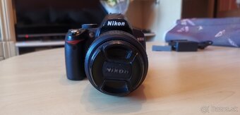 Nikon D3000 + Nikkor AF-S 18-55 VR - 2