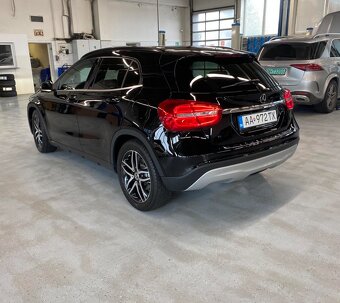 Mercedes - Benz GLA 180 benzín - 2