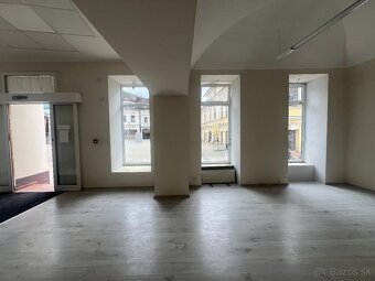 Obchodný priestor na námestí, Dolný Kubín - 2