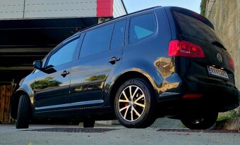 Volkswagen Touran-2.majiteľ-7.miestny-2013-Nová TK a EK - 2