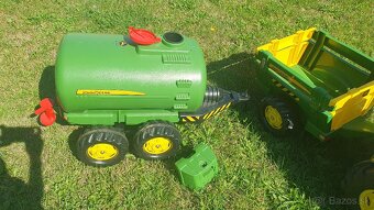 Šlapací traktor John Deere - 2