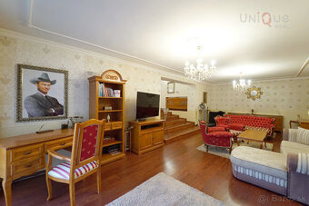 Na predaj kompletne zariadený rodinný dom s bazénom - 2