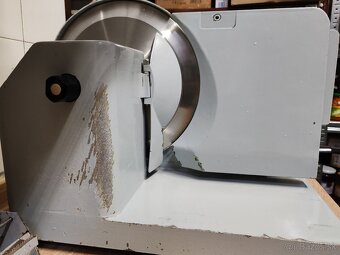 Predám nárezový stroj. - 2