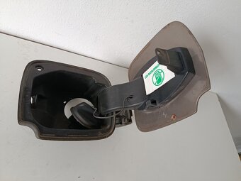 dvierka nadrze renault clio3 combi 30€ - 2