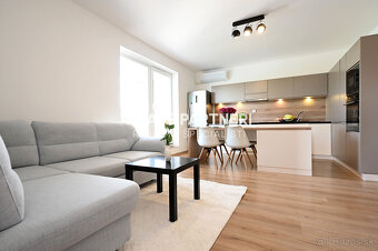 REZERVOVANÉ - 3 izbový byt s balkónom73m2,ul.Janouškova,Preš - 2