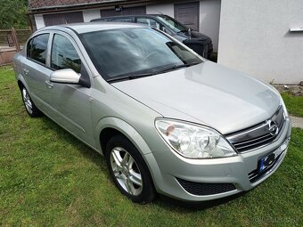 Opel Astra H 1,6i 16v benzín , tempomat - 2