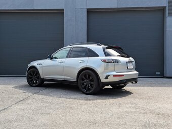 Infiniti / 314 koní, automat, V8 / - 2