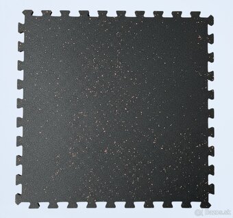 Gumová podlaha puzzle 96x96x1,5cm + 5% červený pigment - 2