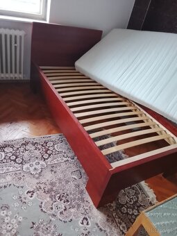 Drevená posteľ - 2