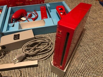 predam Nintendo Wii Red Anniversary Mario ed. a zbierka hier - 2