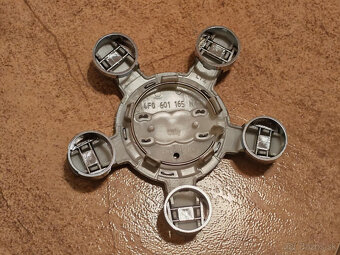 Predám stredové krytky AUDI 4F0601165N - 2