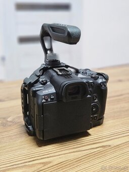 Canon R5C + SmallRig klietka - 2