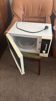 Predám mikrovlnnú rúru Electrolux EMS20400 – 40 € - 2