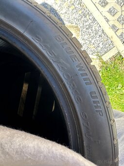 Superia bluewin uhp 97v 245/40 R18 - 2