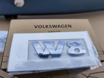 Znak W8 Passat B5.5 - 2