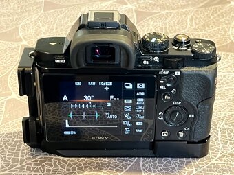 Sony Alpha A7 + grip + příslušensví - 2