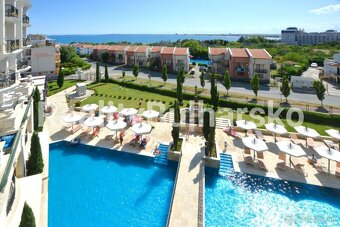 Prodej apartmánu 2+kk s výhledem na moře a bazén-Sveti Vlas - 2