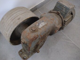 Elektromotor s prevodovkou 2 - 2