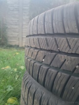 Predám 2ks zimné pneumatiky BARUM 215/60 R16 - 2