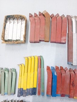 Sustruznicke noze - 2