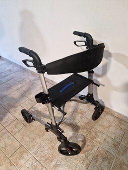 4 kolesové chodítko. - 2